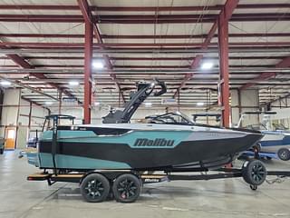 BOATZON | Malibu Boats M220 2024